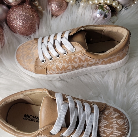 Michael Kors Toddler/Big Kid Sneakers - Picture 3 of 8